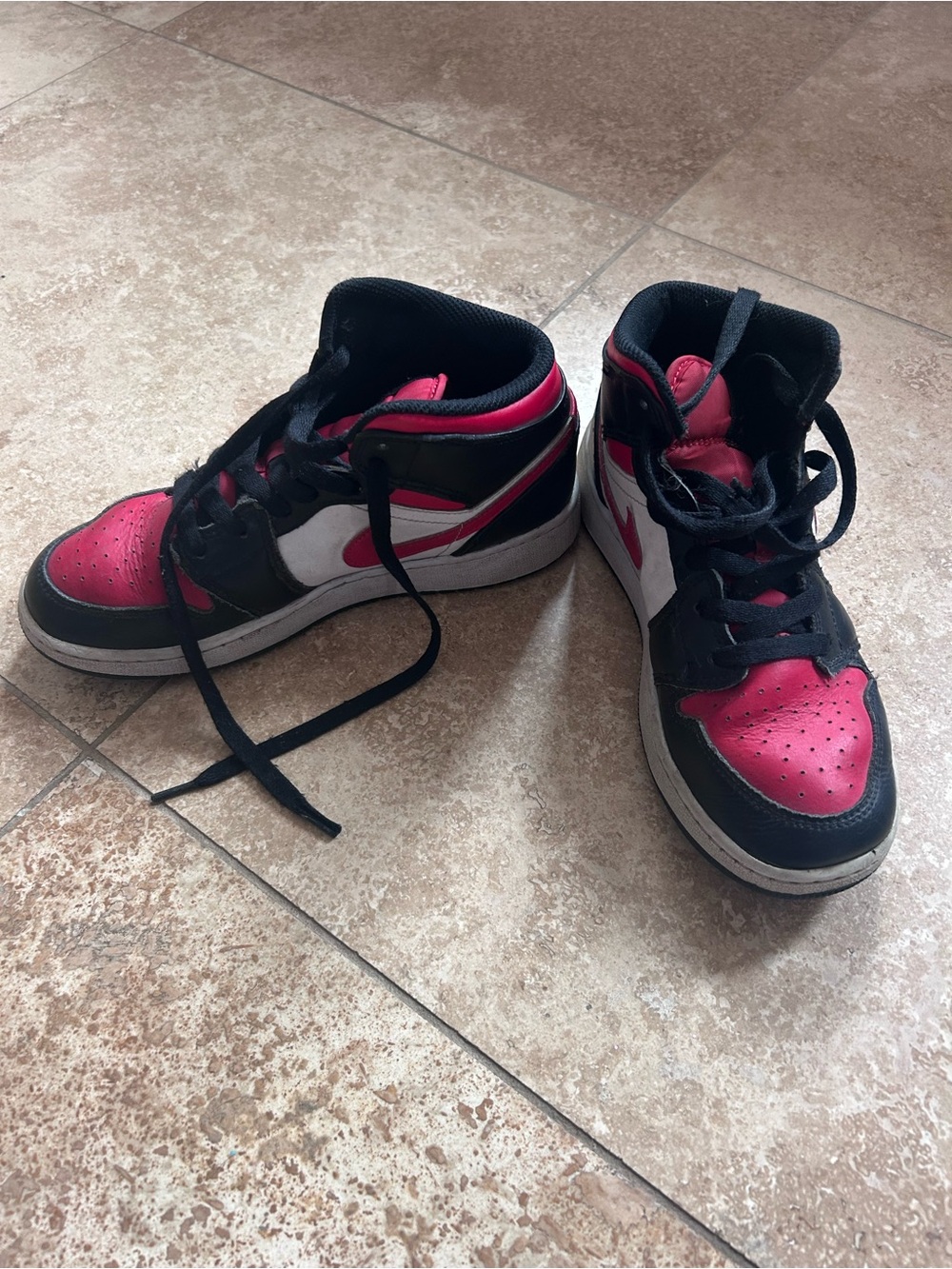 Kids High-Top Nike AirJordans - Black, White & Red